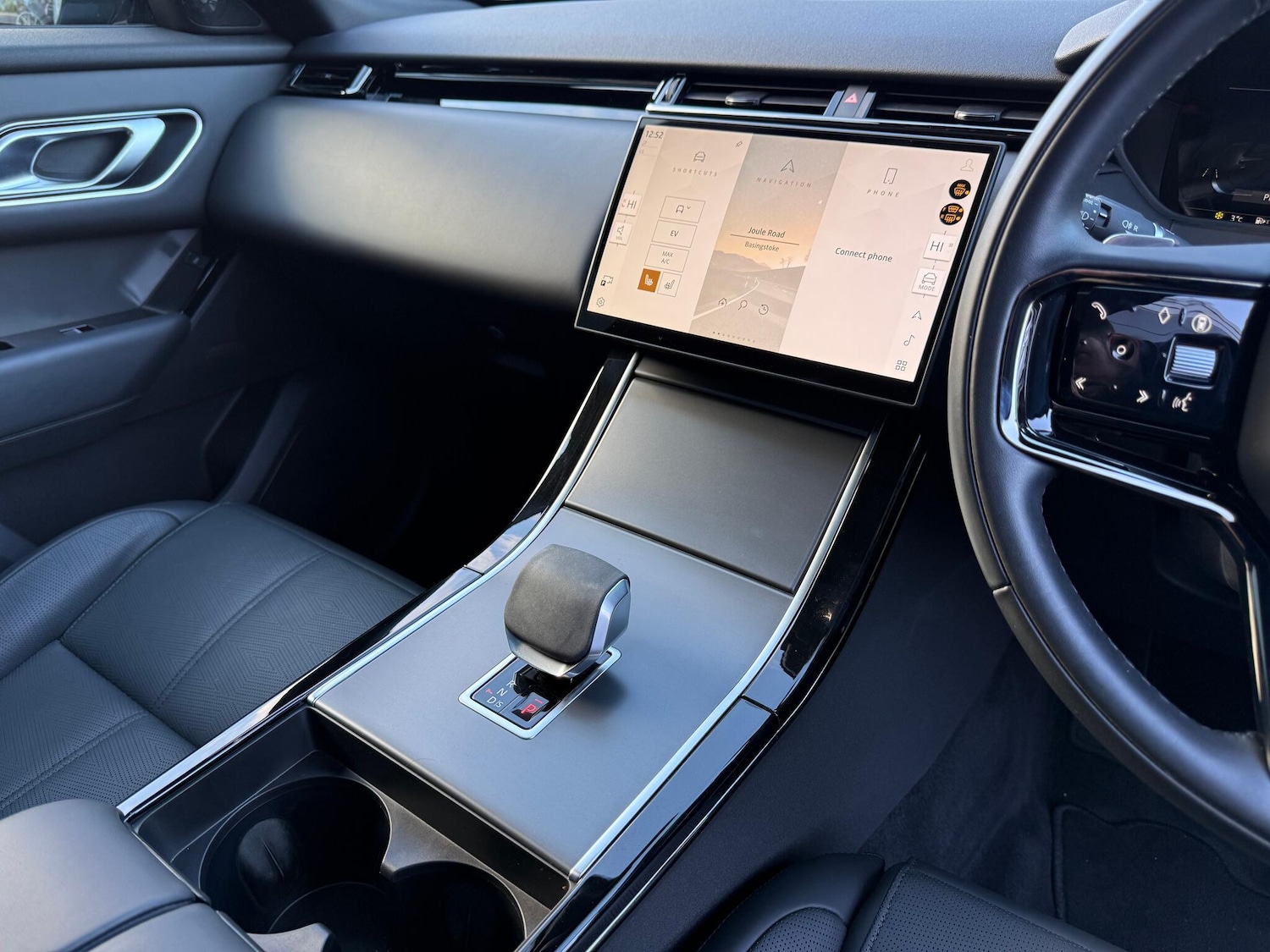 Used Land Rover Range Rover Velar 2024 for sale - 76619993: Photo 19