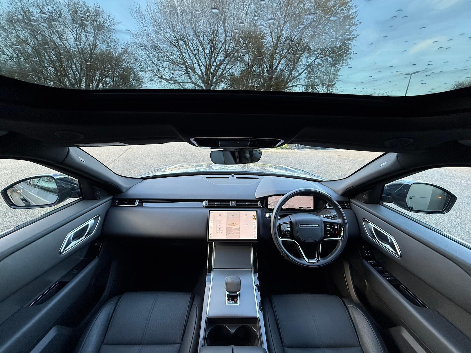 Used Land Rover Range Rover Velar 2024 for sale - 76619993: Photo 3