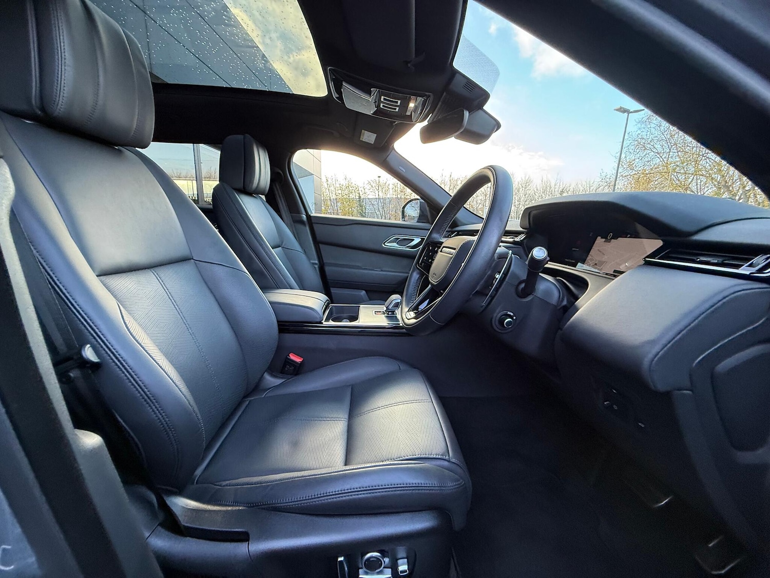 Used Land Rover Range Rover Velar 2024 for sale - 76619993: Photo 9