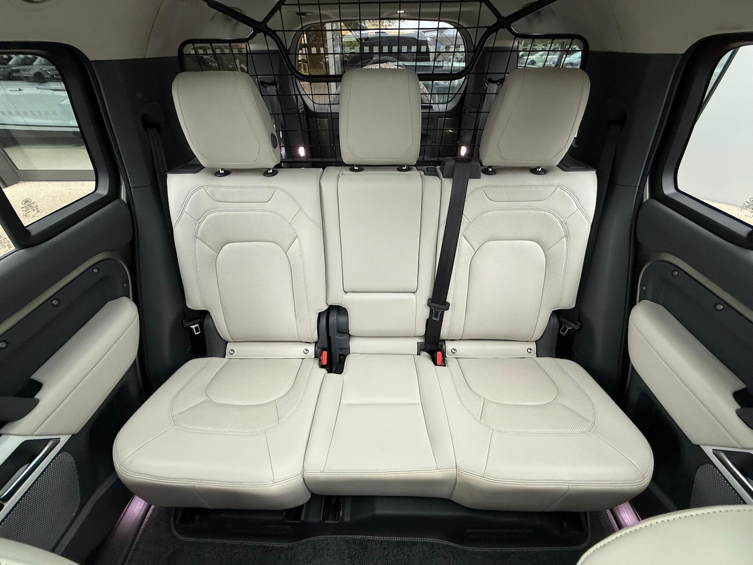 Used Land Rover Defender 130 2023 for sale - 76214985: Photo 11