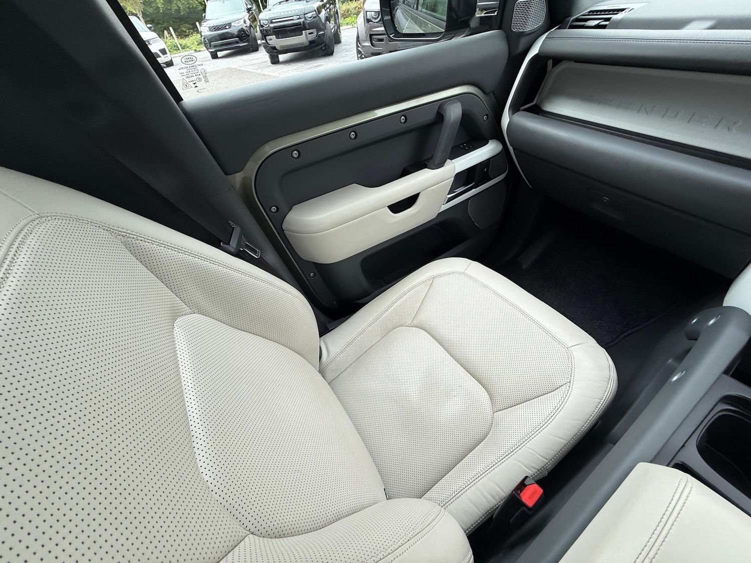 Used Land Rover Defender 130 2023 for sale - 76214985: Photo 12