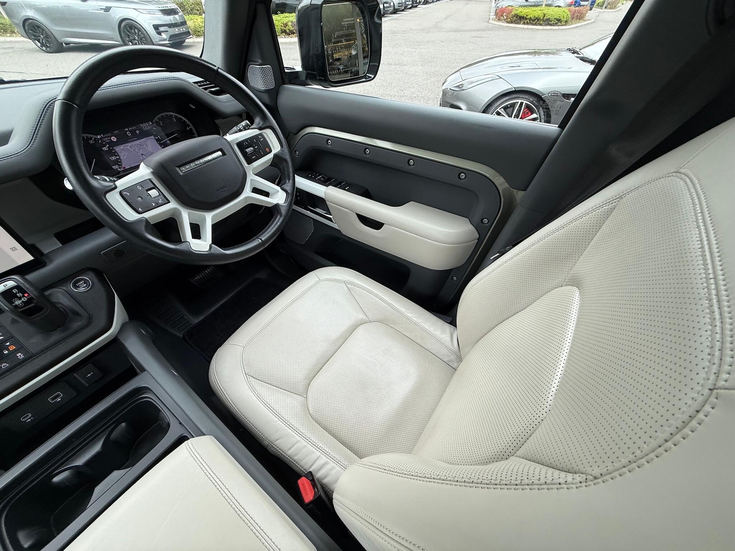 Used Land Rover Defender 130 2023 for sale - 76214985: Photo 13