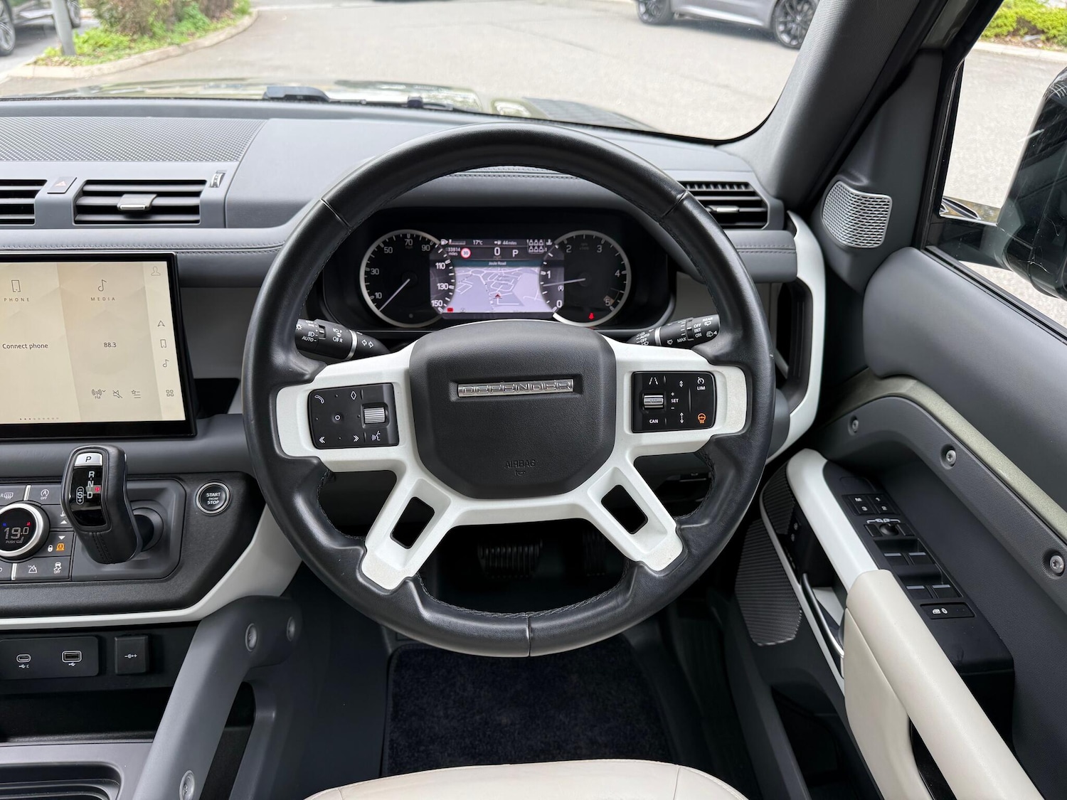 Used Land Rover Defender 130 2023 for sale - 76214985: Photo 14