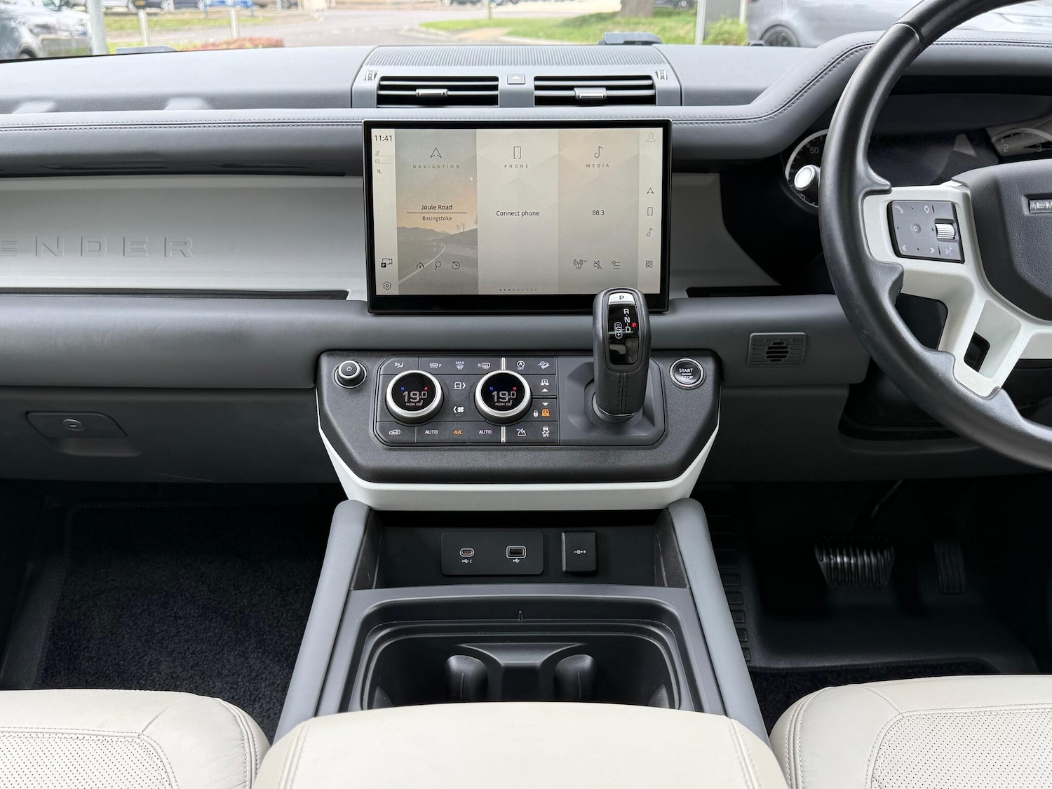 Used Land Rover Defender 130 2023 for sale - 76214985: Photo 15