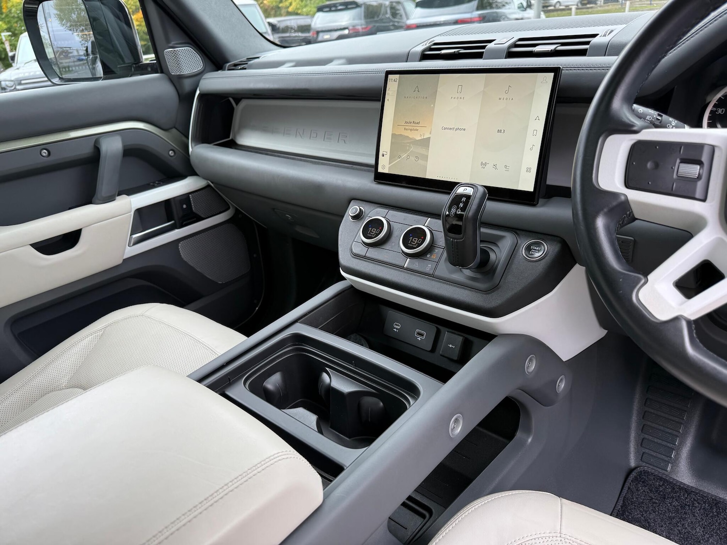 Used Land Rover Defender 130 2023 for sale - 76214985: Photo 19