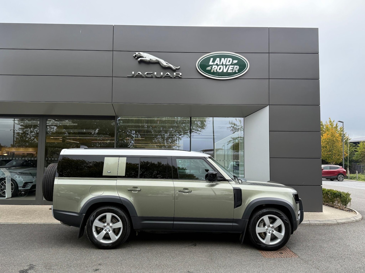 Used Land Rover Defender 130 2023 for sale - 76214985: Photo 2