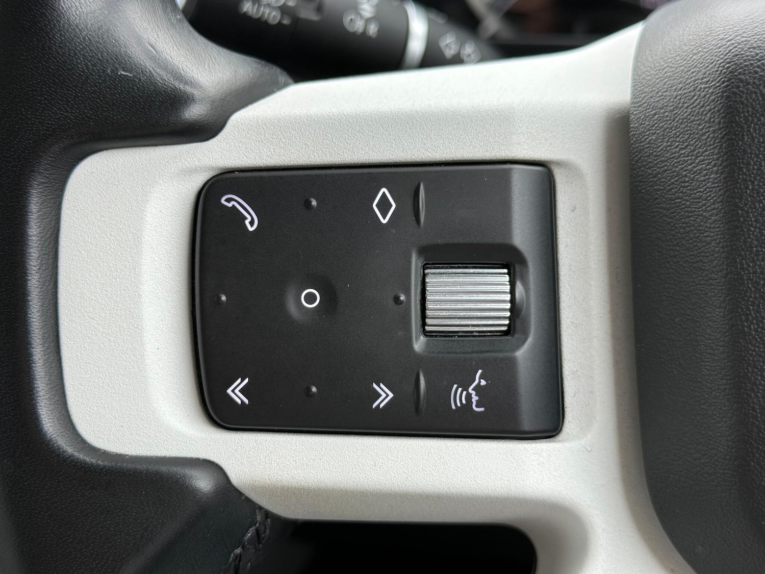 Used Land Rover Defender 130 2023 for sale - 76214985: Photo 26