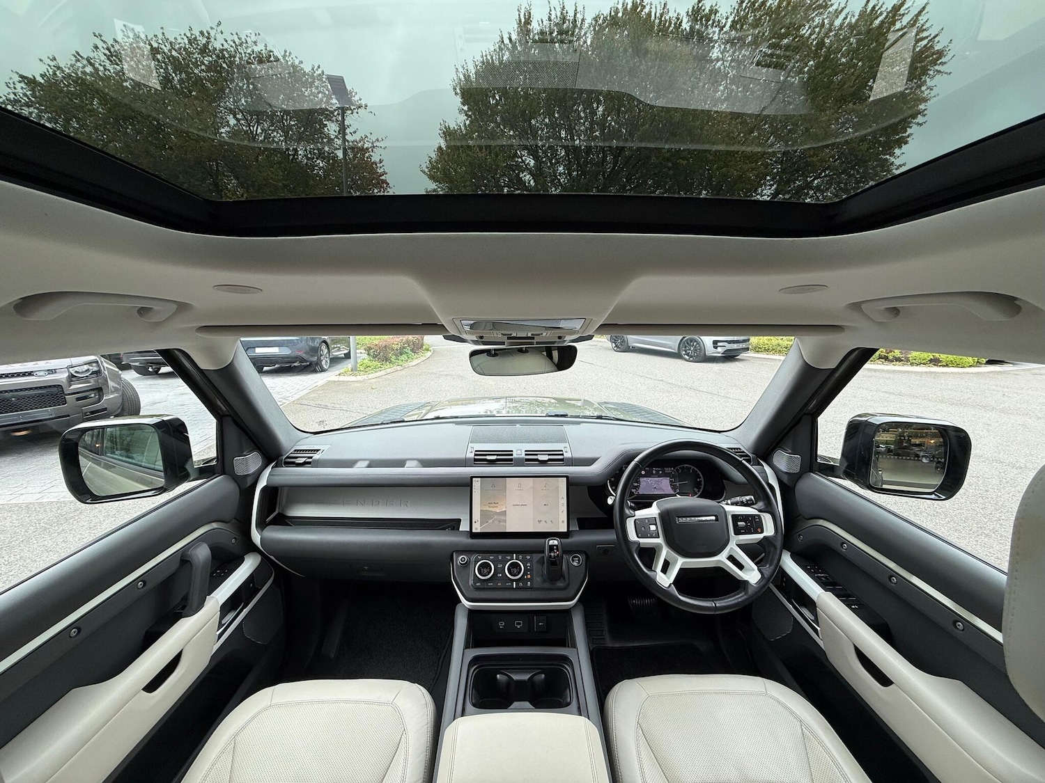 Used Land Rover Defender 130 2023 for sale - 76214985: Photo 3