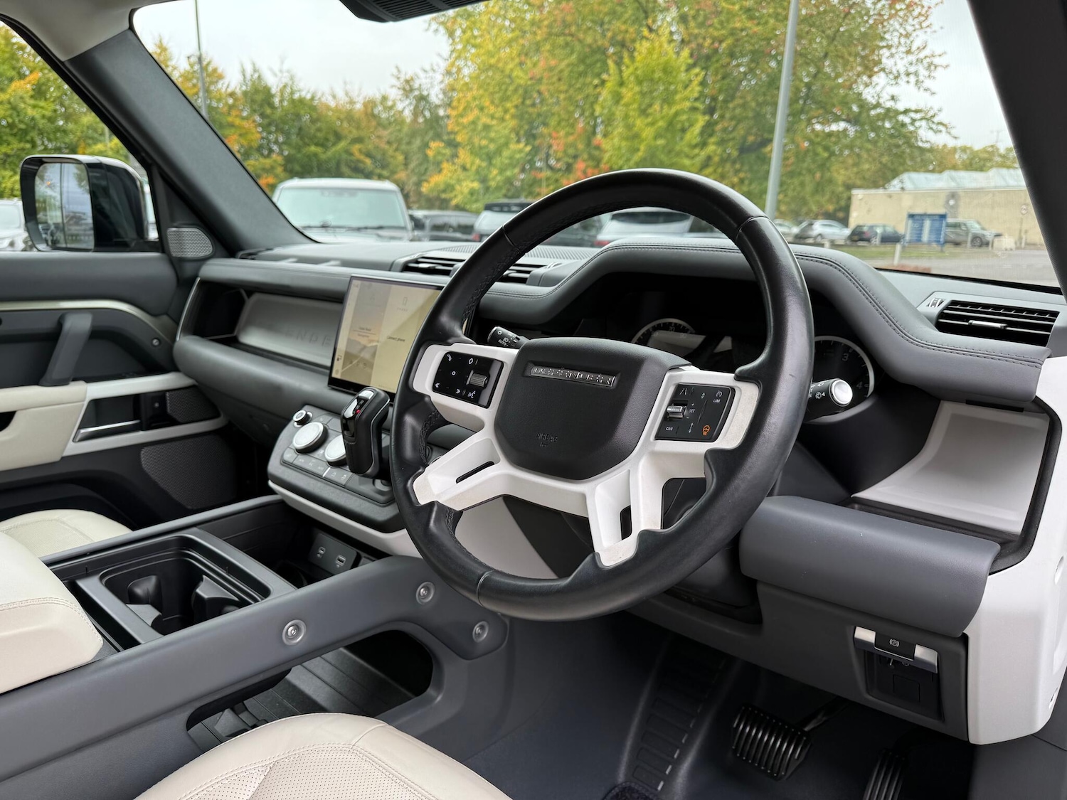 Used Land Rover Defender 130 2023 for sale - 76214985: Photo 32