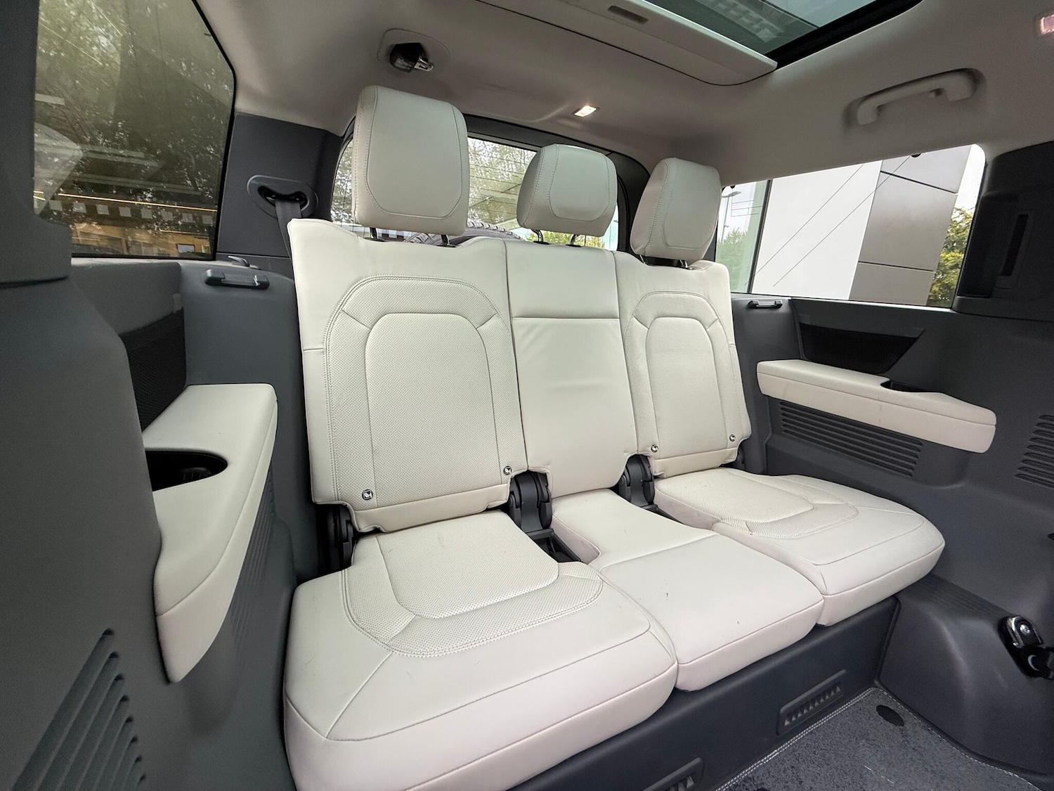 Used Land Rover Defender 130 2023 for sale - 76214985: Photo 35