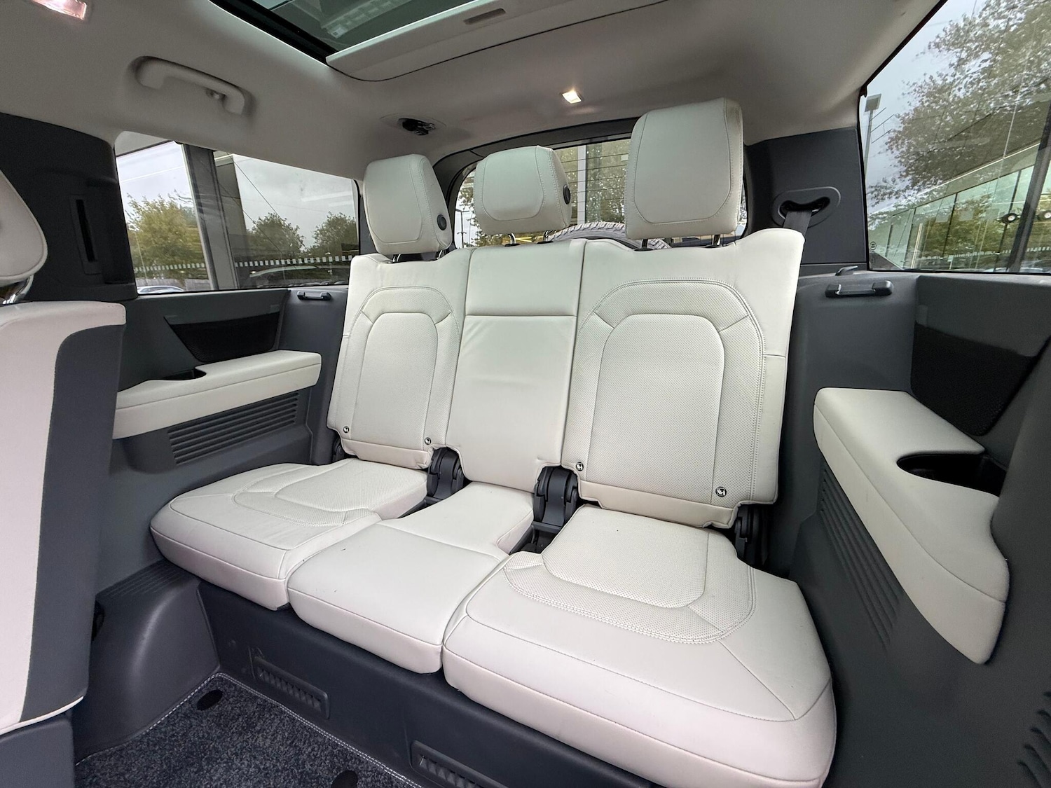 Used Land Rover Defender 130 2023 for sale - 76214985: Photo 36