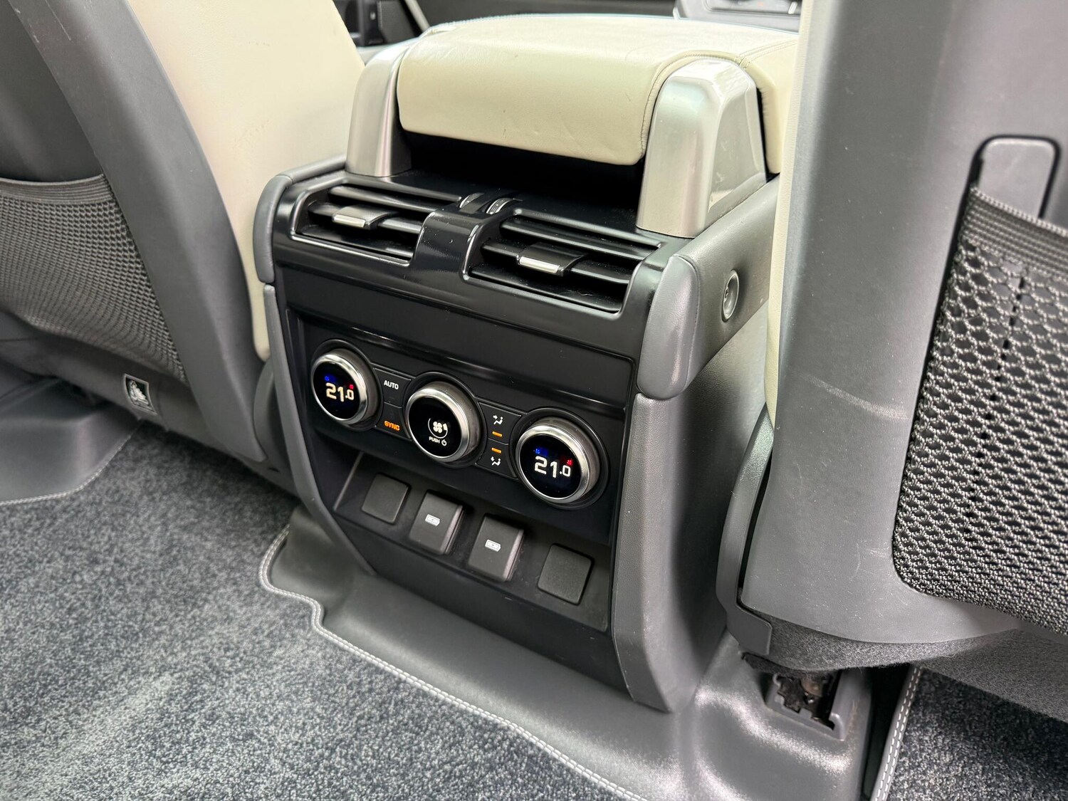 Used Land Rover Defender 130 2023 for sale - 76214985: Photo 39