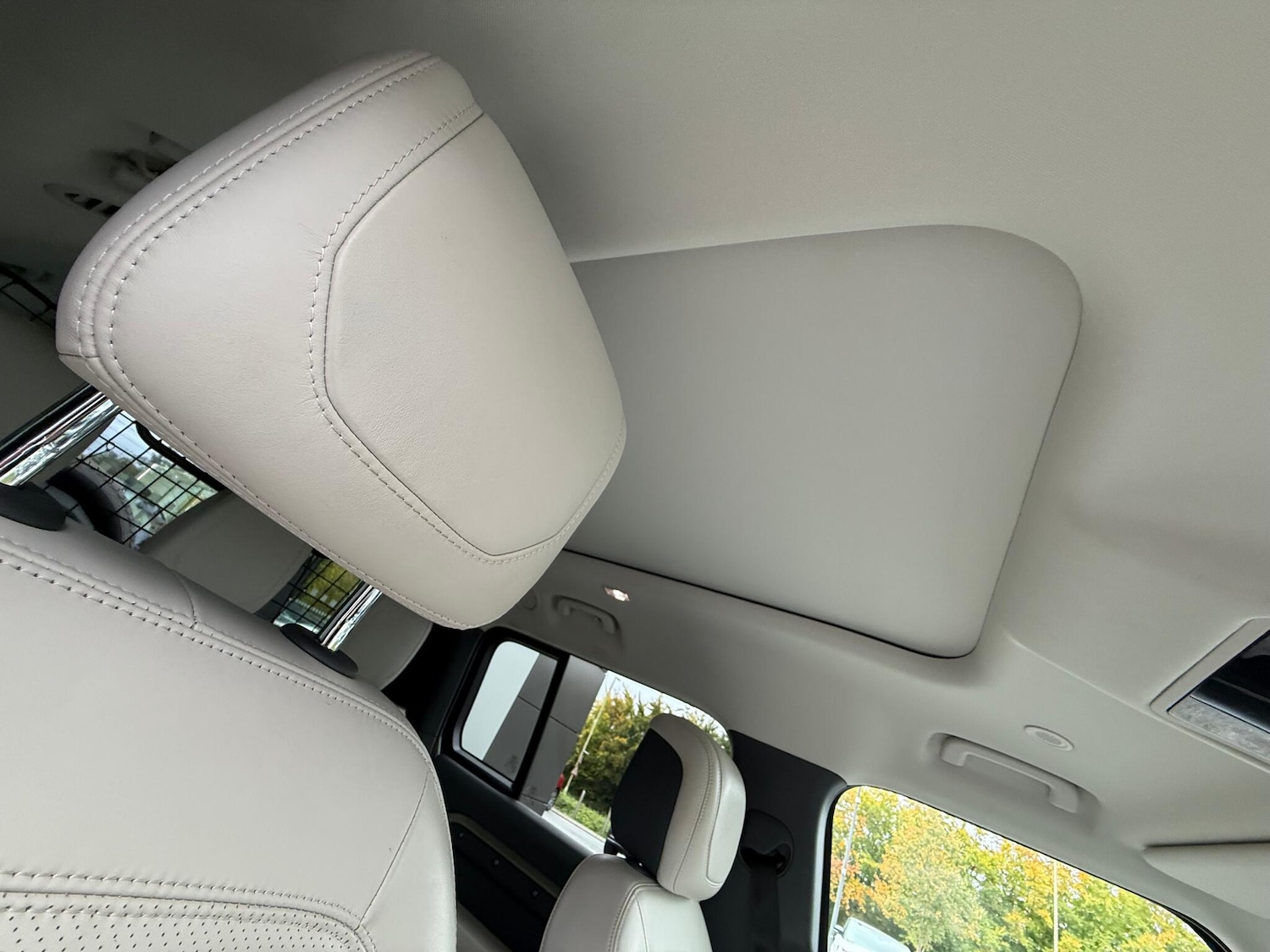 Used Land Rover Defender 130 2023 for sale - 76214985: Photo 41