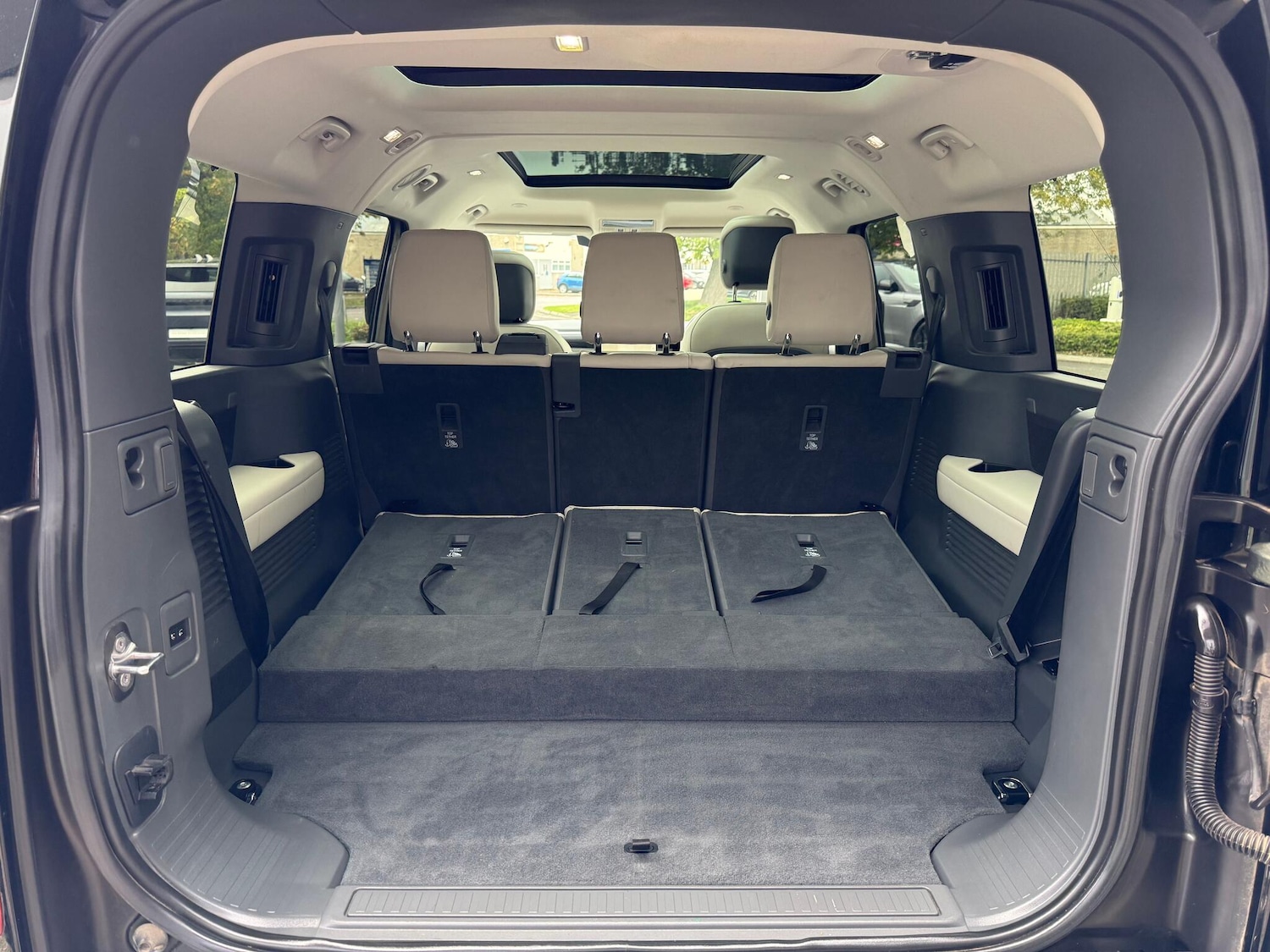 Used Land Rover Defender 130 2023 for sale - 76214985: Photo 42