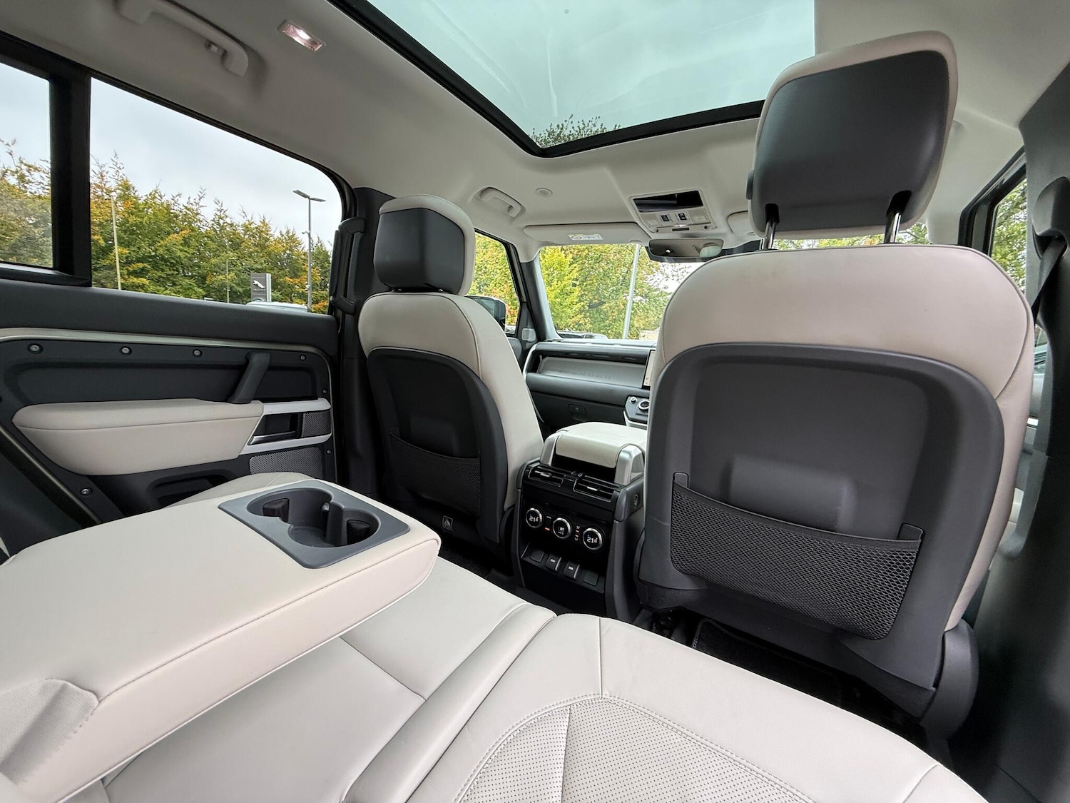 Used Land Rover Defender 130 2023 for sale - 76214985: Photo 46