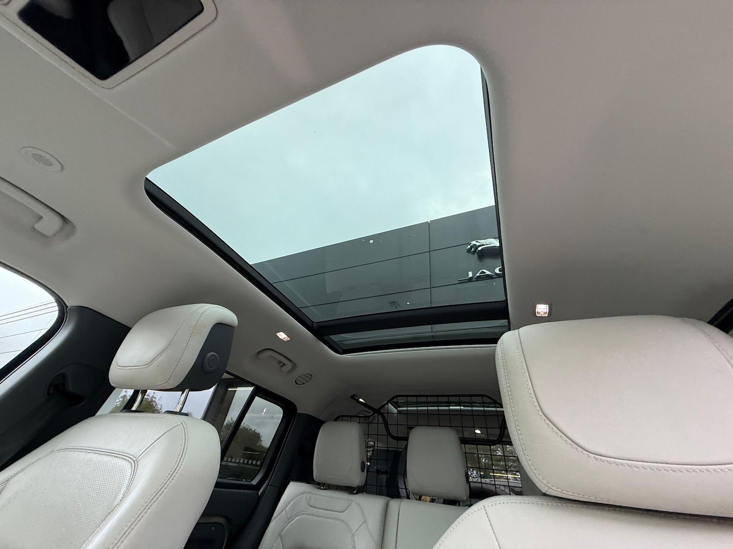 Used Land Rover Defender 130 2023 for sale - 76214985: Photo 5