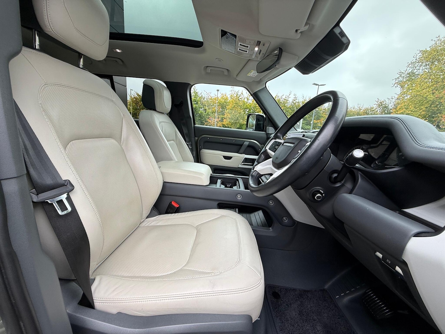 Used Land Rover Defender 130 2023 for sale - 76214985: Photo 9