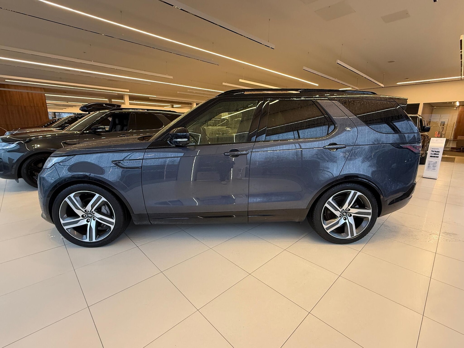 Used Land Rover Discovery 2024 for sale - 77305874: Photo 2