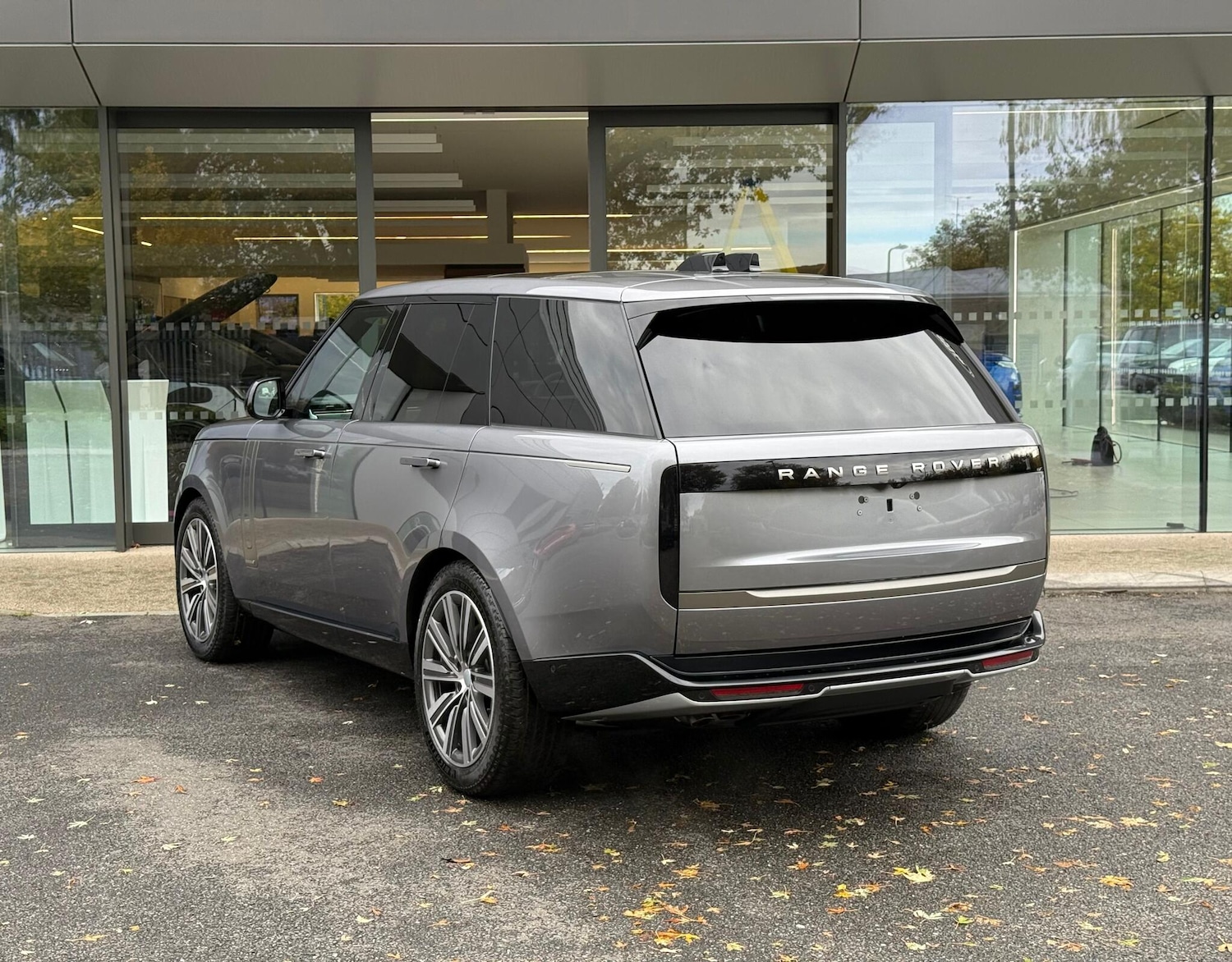 Used Land Rover Range Rover 2026 for sale - 77411964: Photo 2