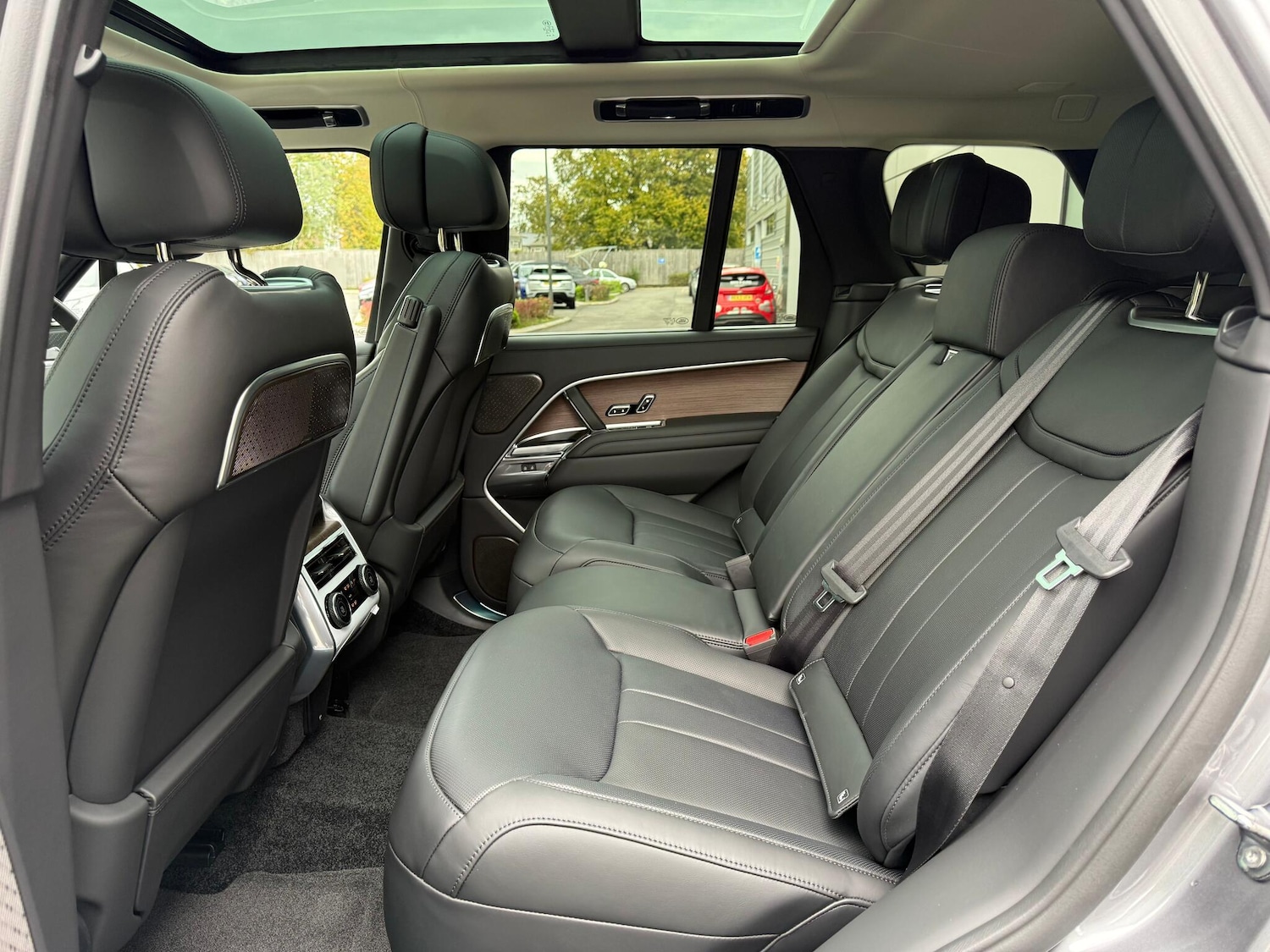 Used Land Rover Range Rover 2026 for sale - 77411964: Photo 4