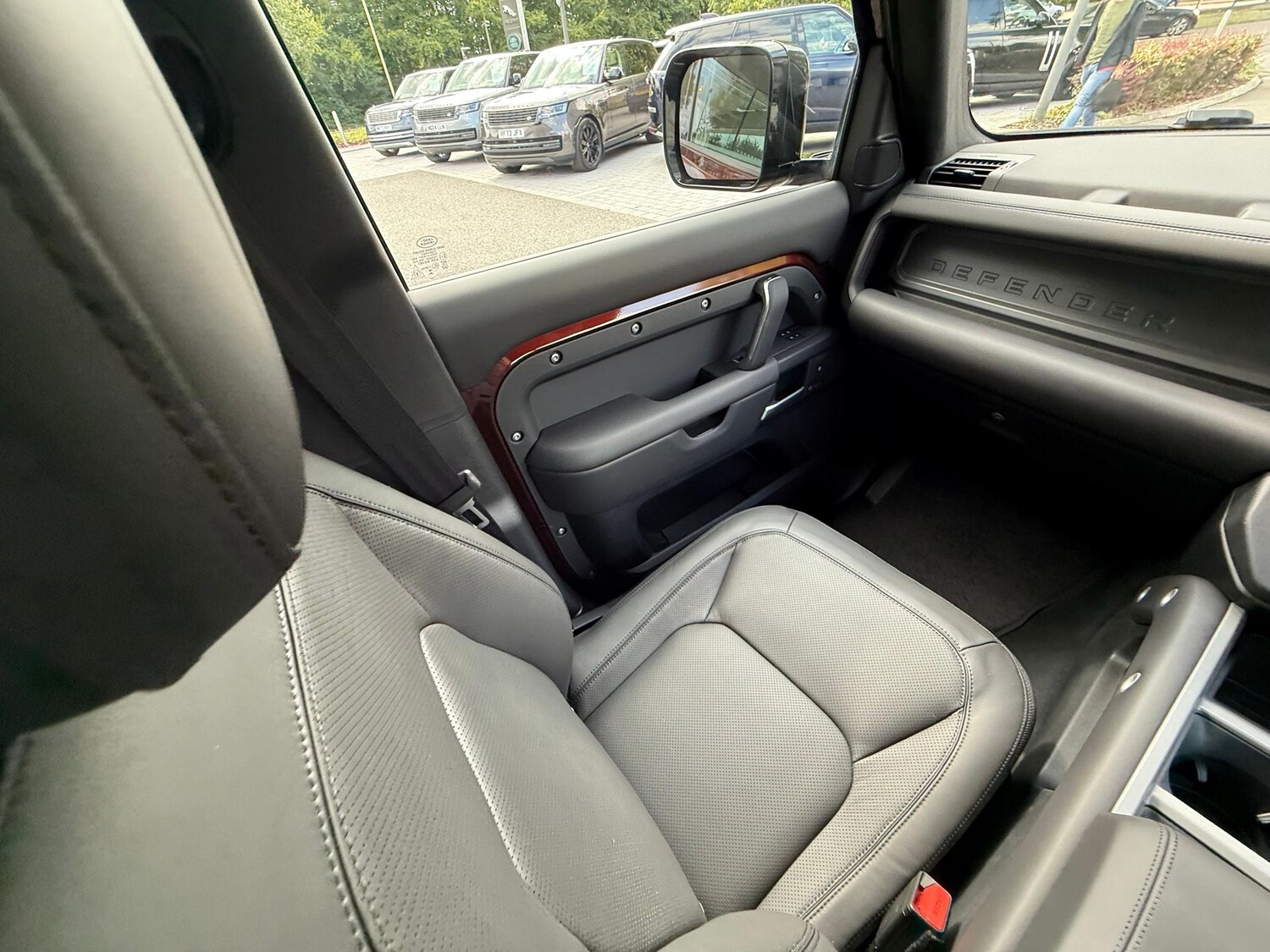 Used Land Rover Defender 2025 for sale - 77074124: Photo 13