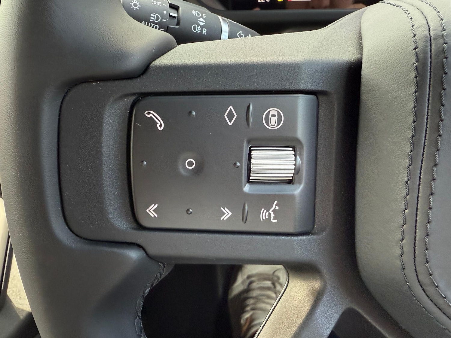 Used Land Rover Defender 2025 for sale - 77074124: Photo 26