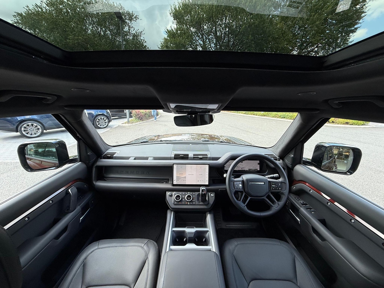 Used Land Rover Defender 2025 for sale - 77074124: Photo 3