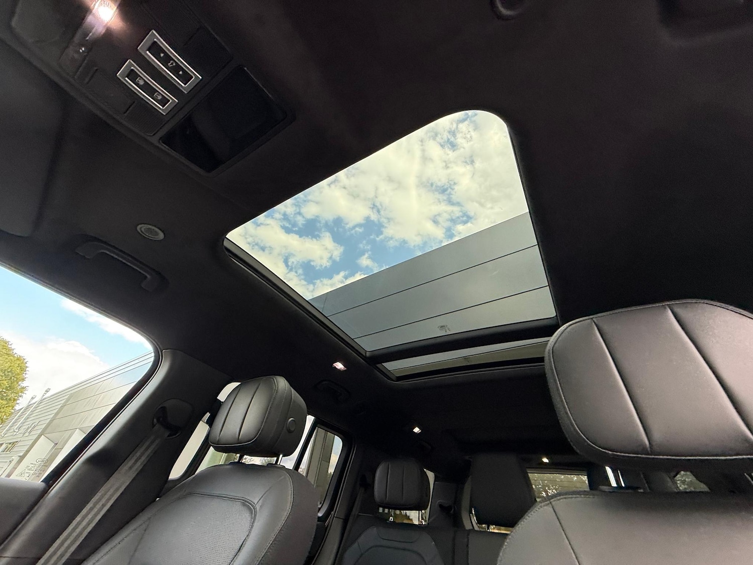 Used Land Rover Defender 2025 for sale - 77074124: Photo 5