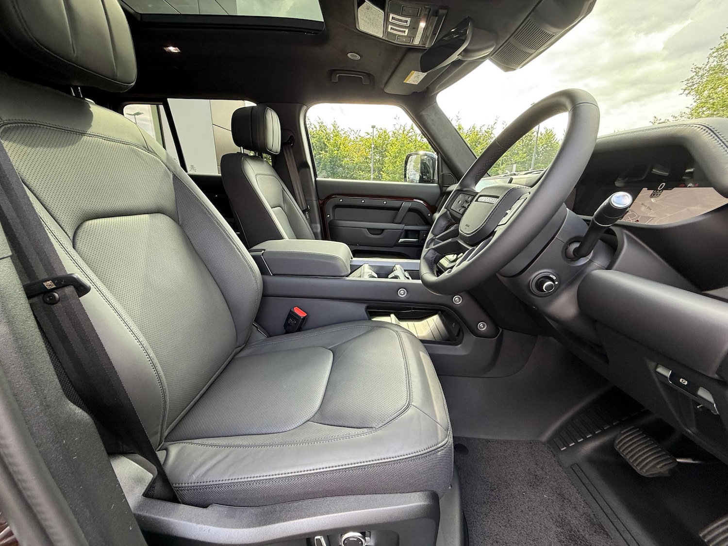 Used Land Rover Defender 2025 for sale - 77074124: Photo 9