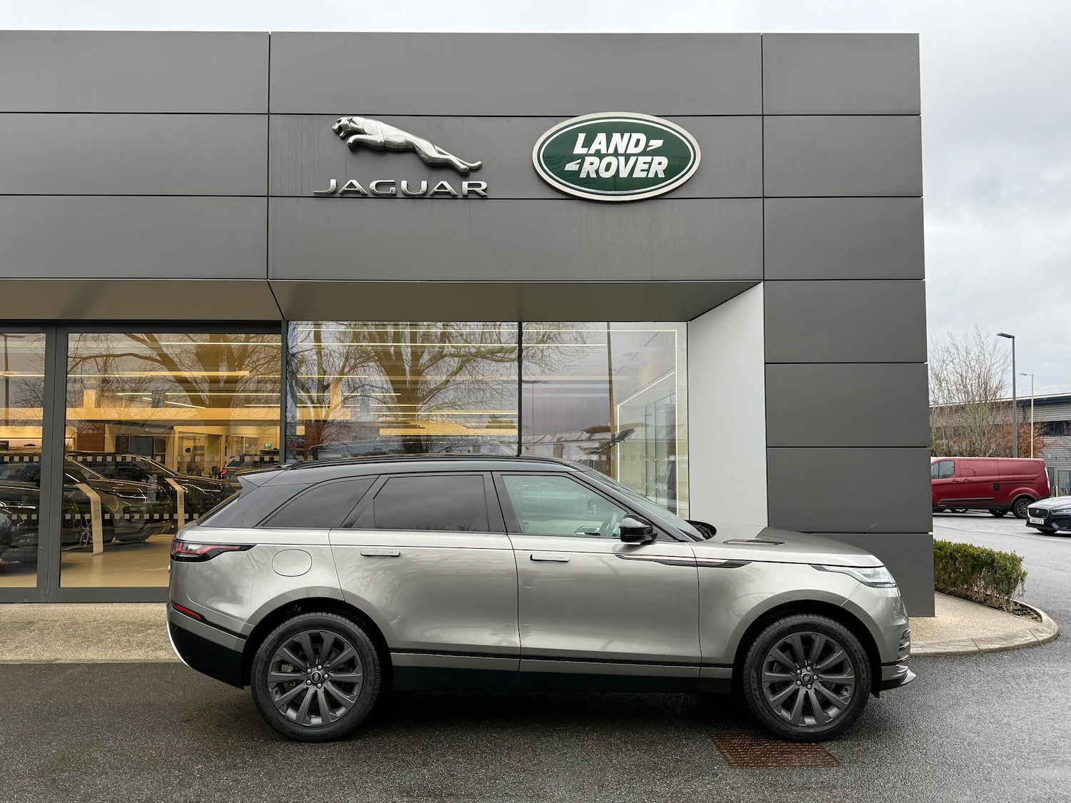 Used Land Rover Range Rover Velar 2022 for sale - 77202933: Photo 2