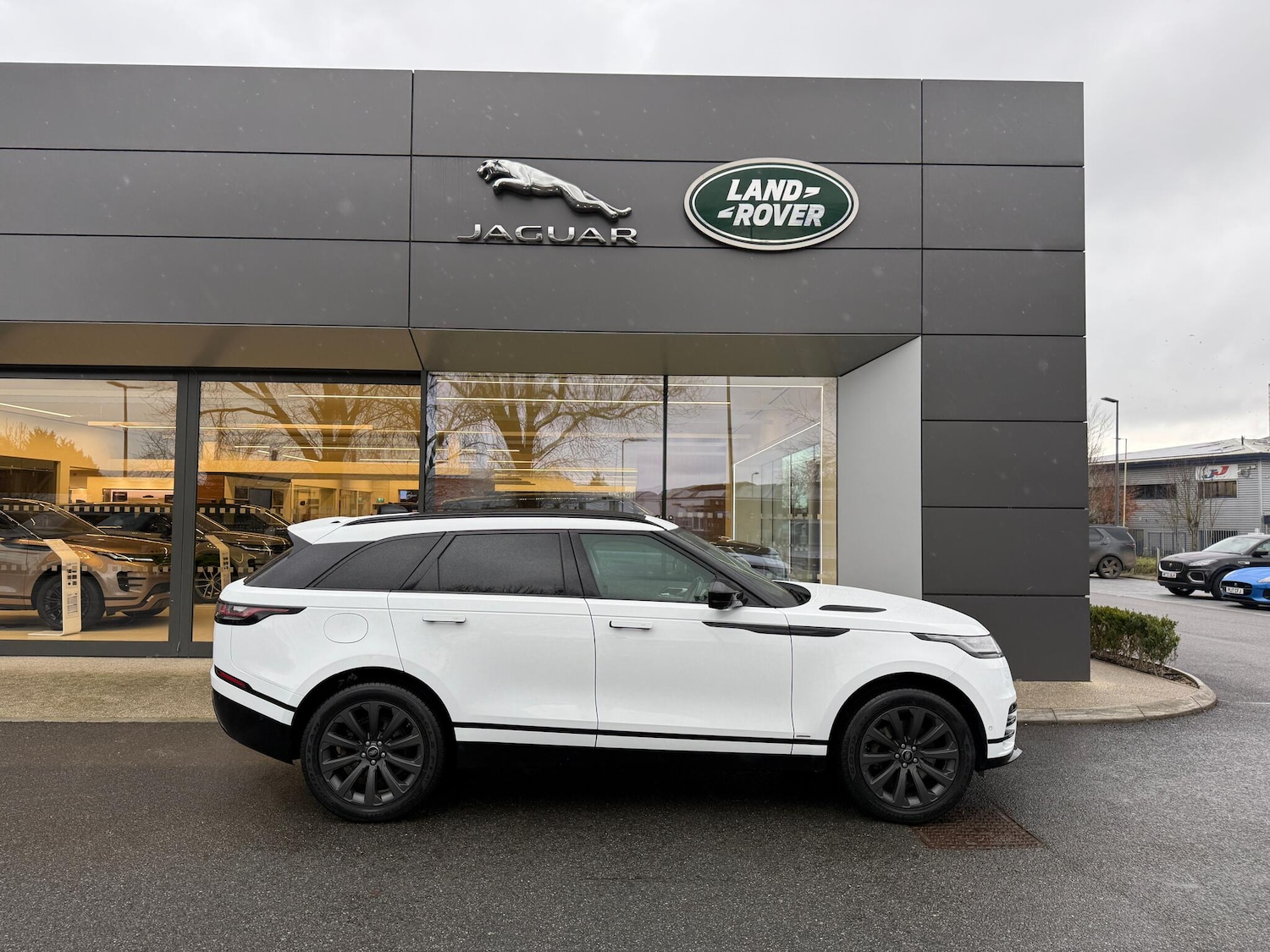 Used Land Rover Range Rover Velar 2021 for sale - 77411485: Photo 2
