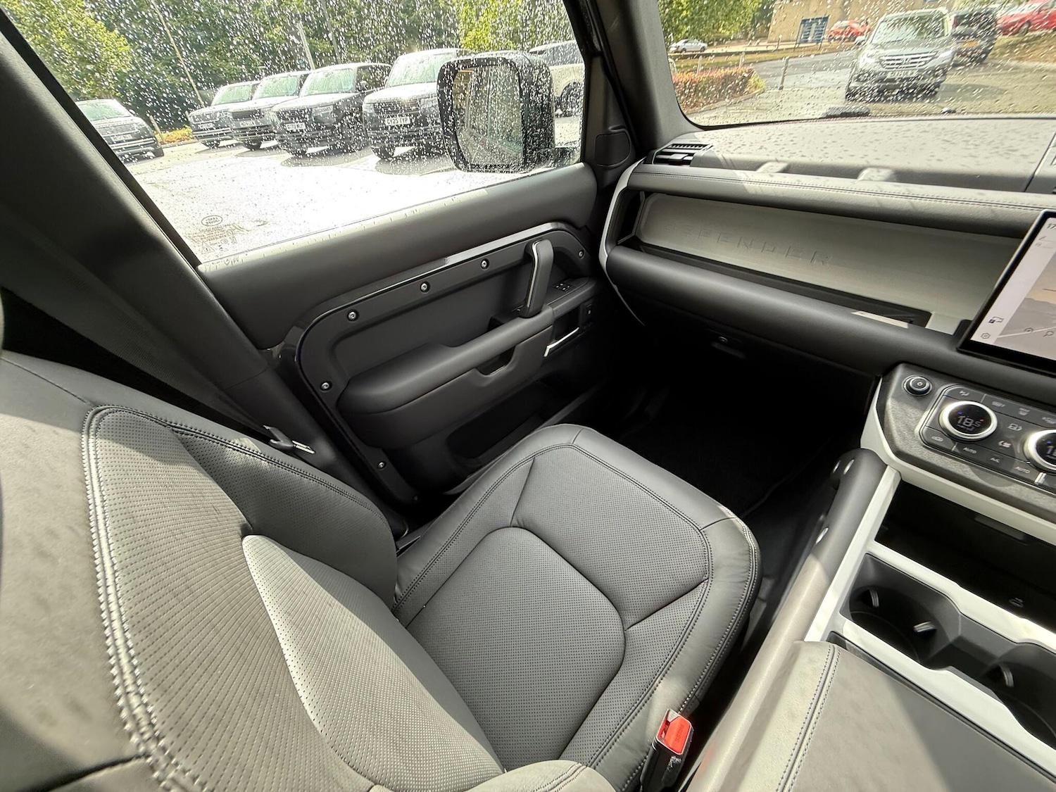 Used Land Rover Defender 2025 for sale - 77057268: Photo 12