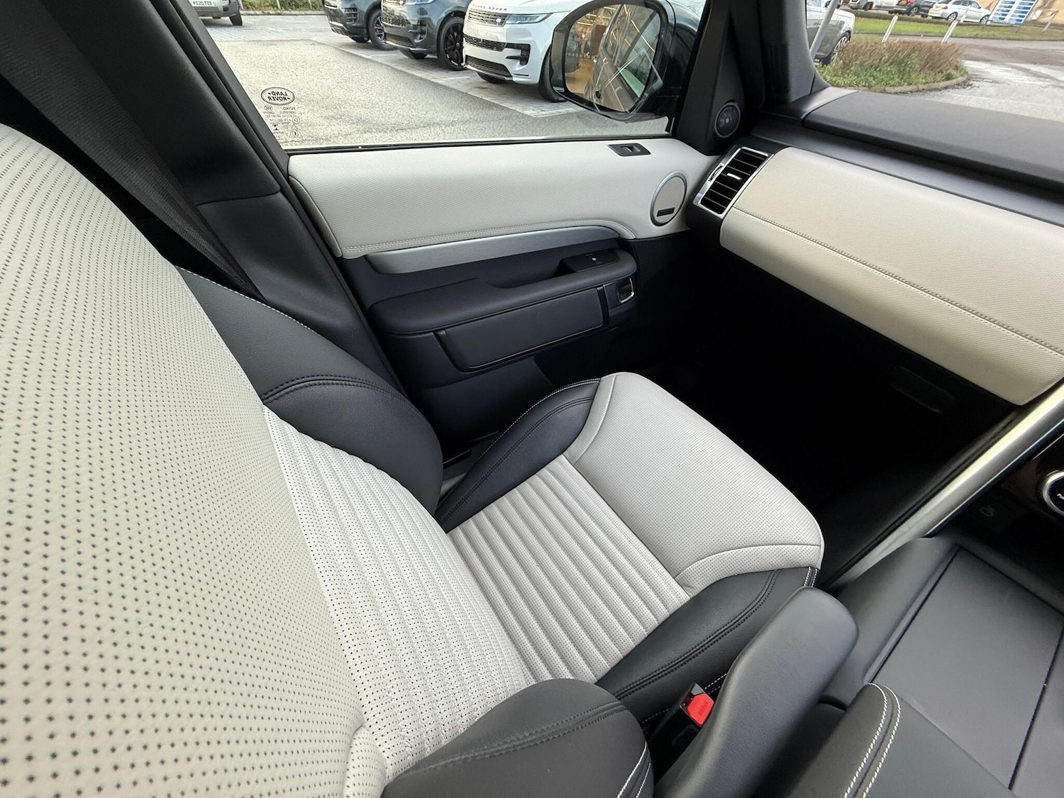 Used Land Rover Discovery 2022 for sale - 77029048: Photo 12