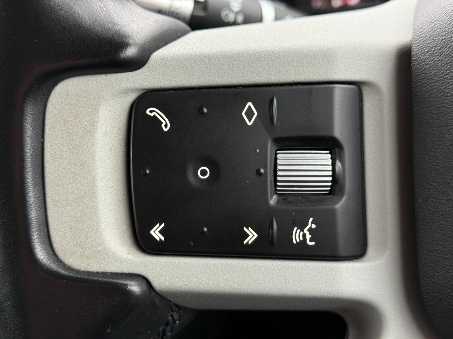 Used Land Rover Defender 110 2020 for sale - 76964590: Photo 24