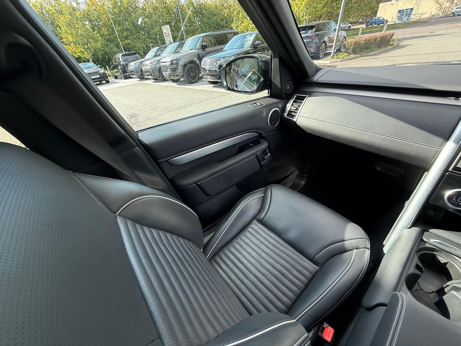 Used Land Rover Discovery 2024 for sale - 76109840: Photo 12