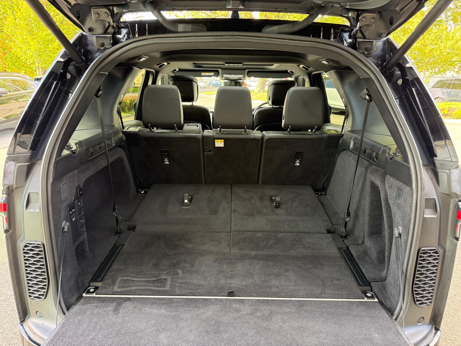 Used Land Rover Discovery 2024 for sale - 76109840: Photo 44