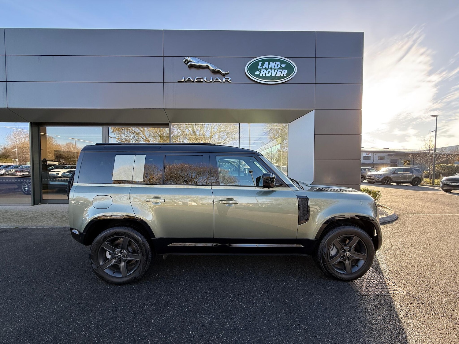 Used Land Rover Defender 110 for sale - 76714190: Photo 2
