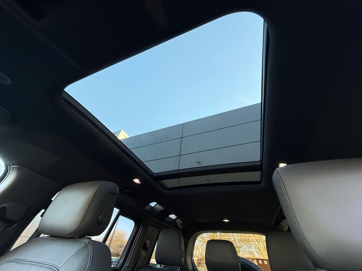 Used Land Rover Defender 110 for sale - 76714190: Photo 5