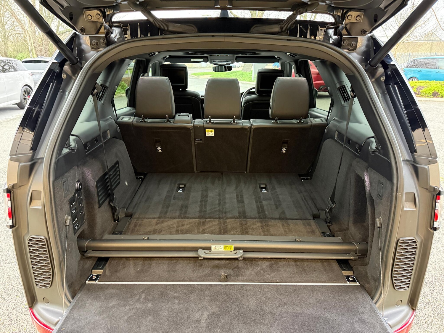 Used Land Rover Discovery 2020 for sale - 77040835: Photo 41