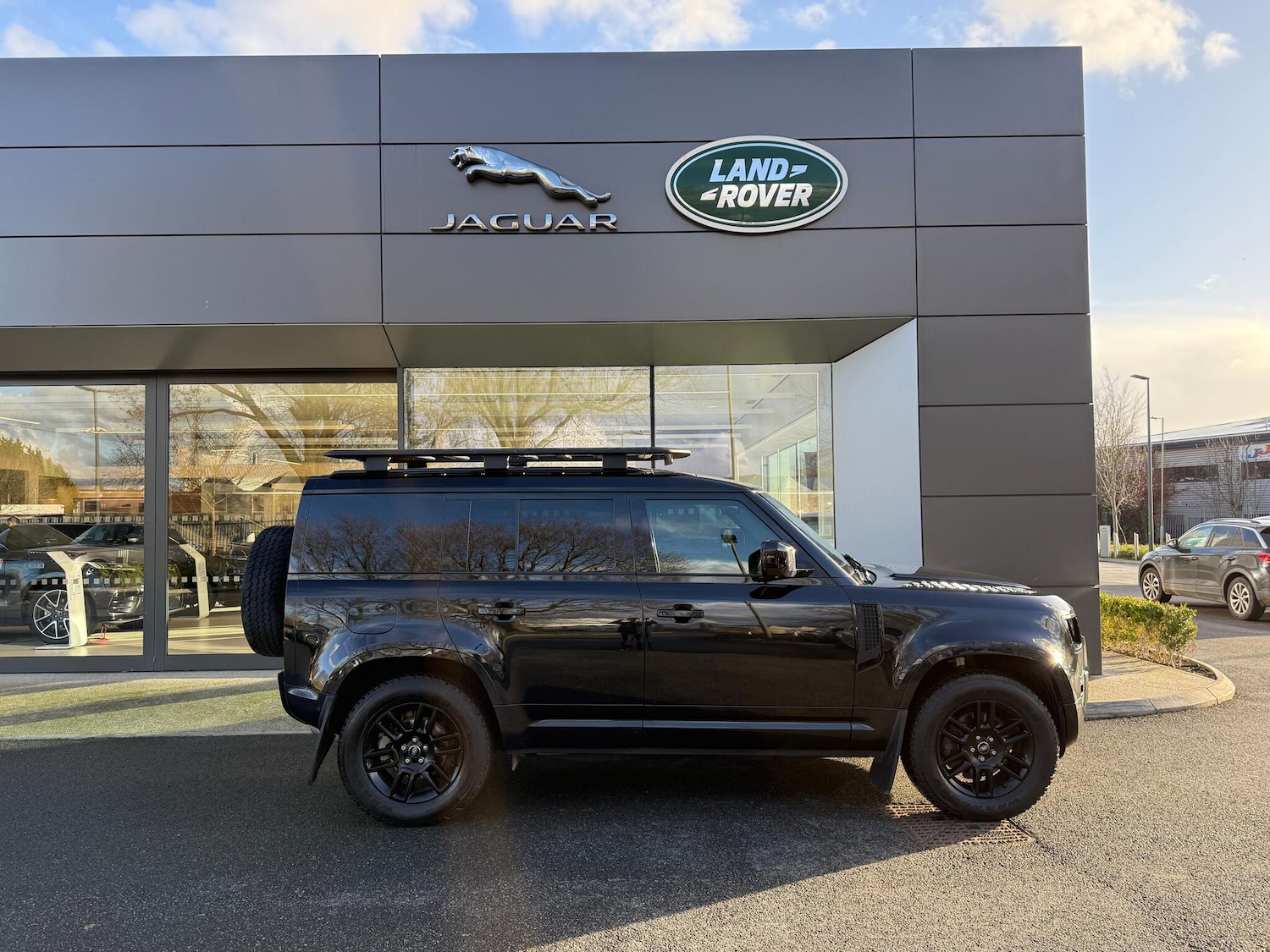 Used Land Rover Defender 110 2021 for sale - 76781077: Photo 2