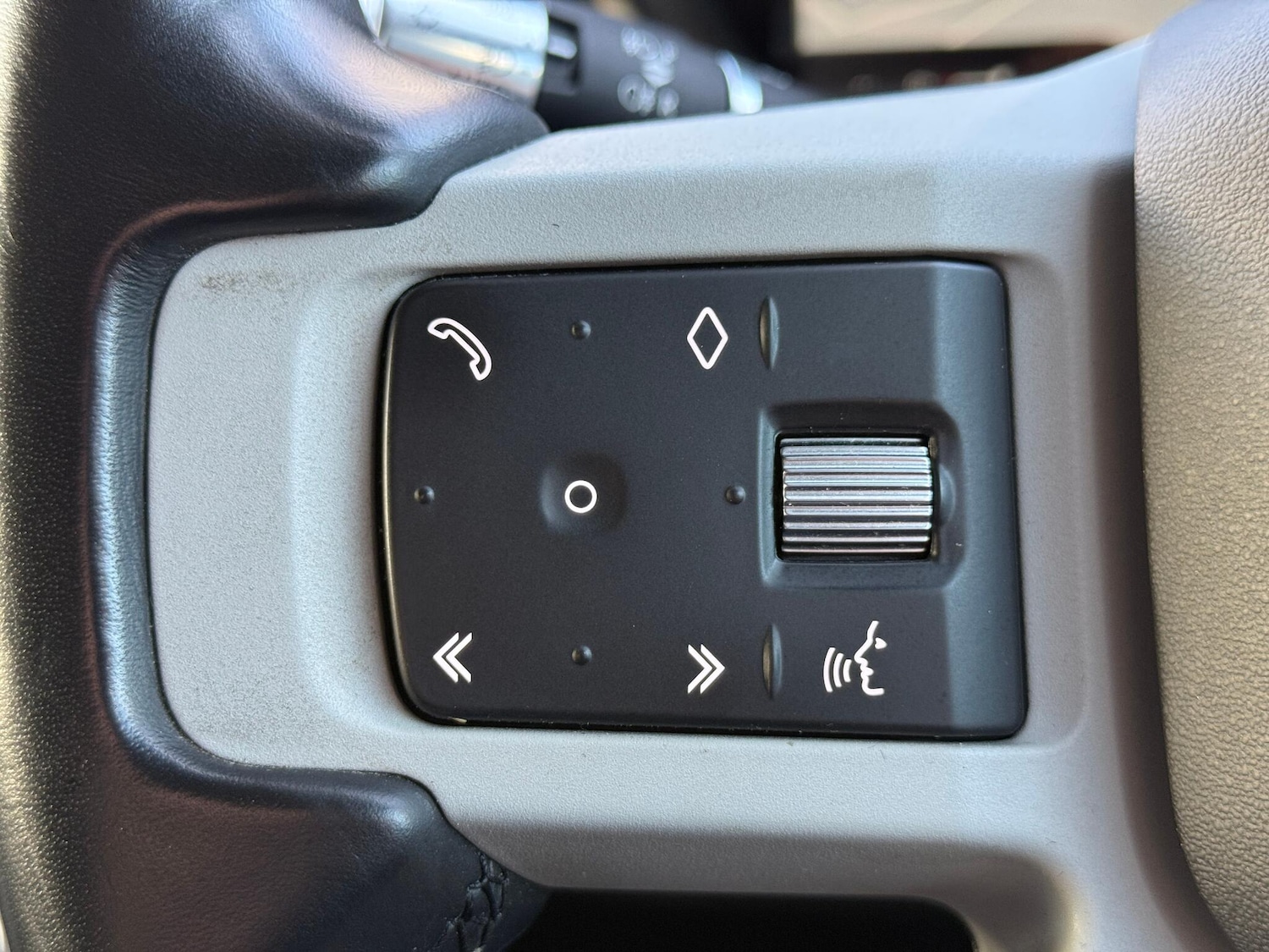 Used Land Rover Defender 110 2021 for sale - 76781077: Photo 24