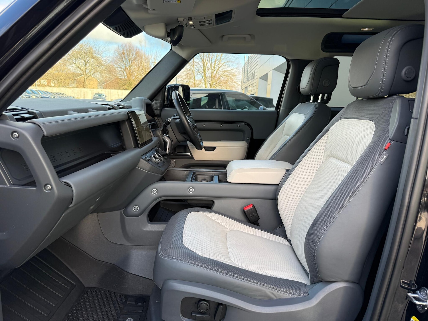 Used Land Rover Defender 2023 for sale - 77230542: Photo 10