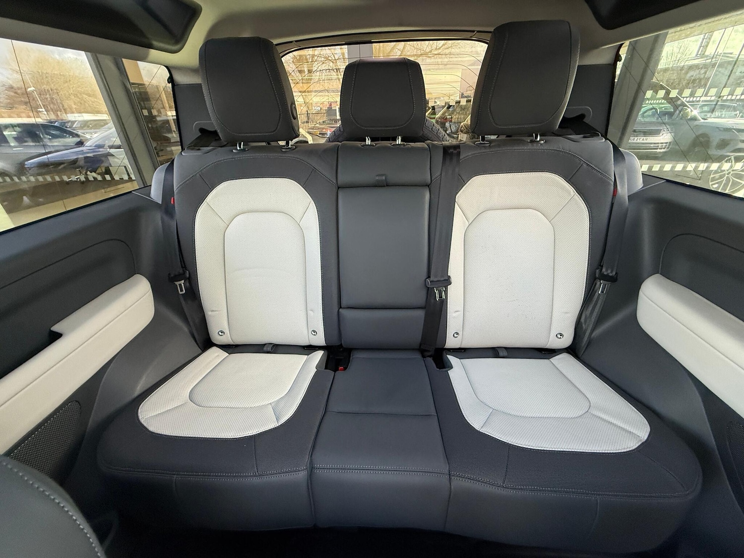 Used Land Rover Defender 2023 for sale - 77230542: Photo 11