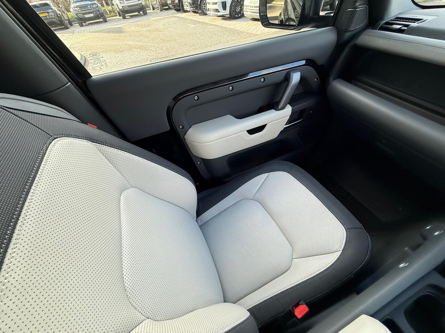 Used Land Rover Defender 2023 for sale - 77230542: Photo 12