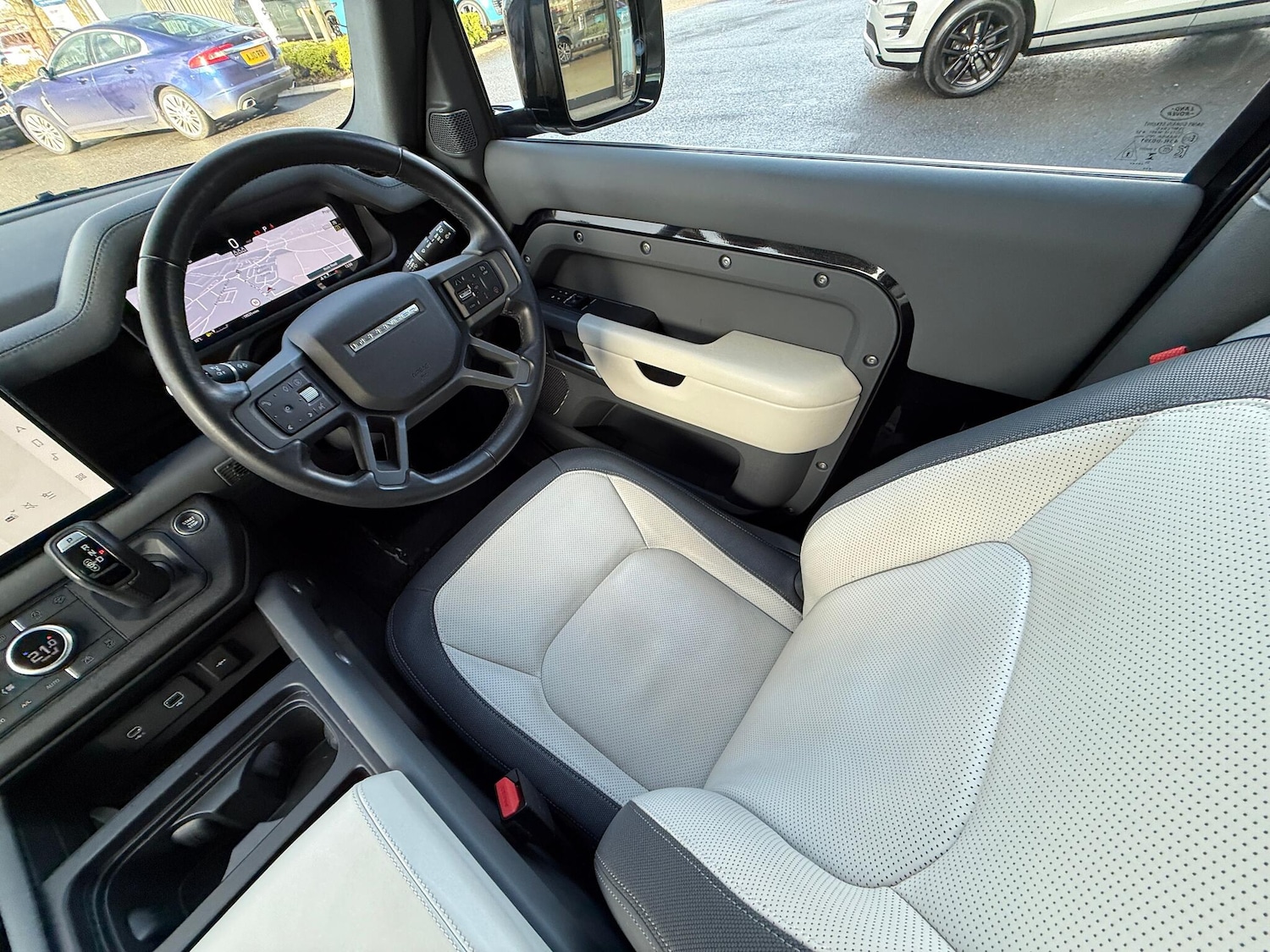 Used Land Rover Defender 2023 for sale - 77230542: Photo 13