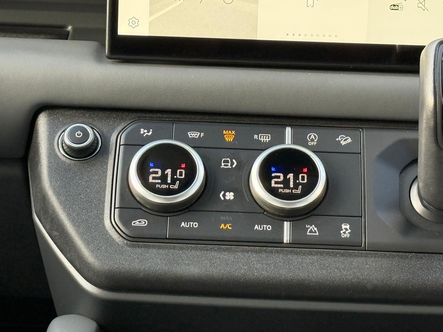 Used Land Rover Defender 2023 for sale - 77230542: Photo 16