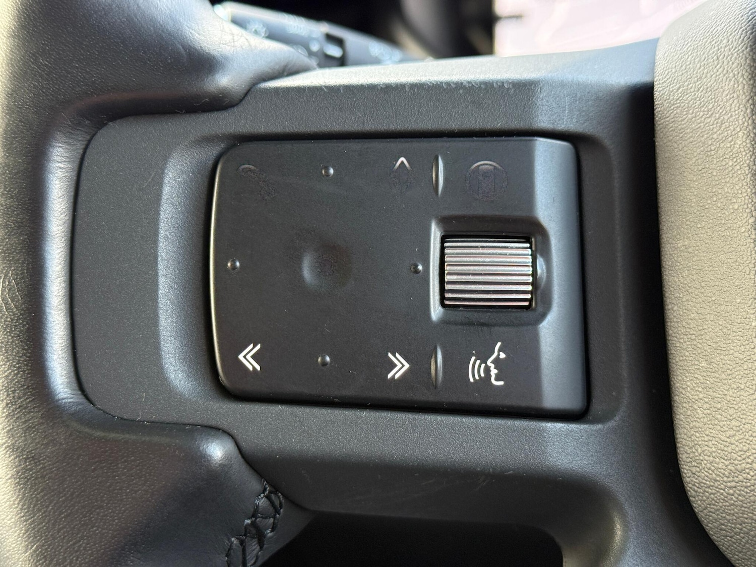 Used Land Rover Defender 2023 for sale - 77230542: Photo 26