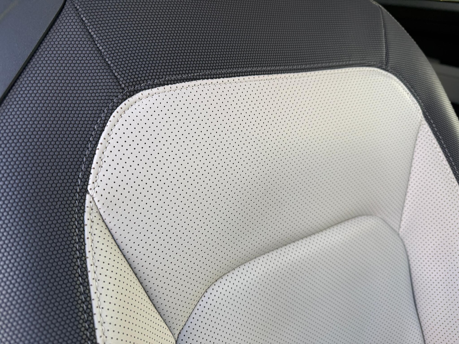 Used Land Rover Defender 2023 for sale - 77230542: Photo 33