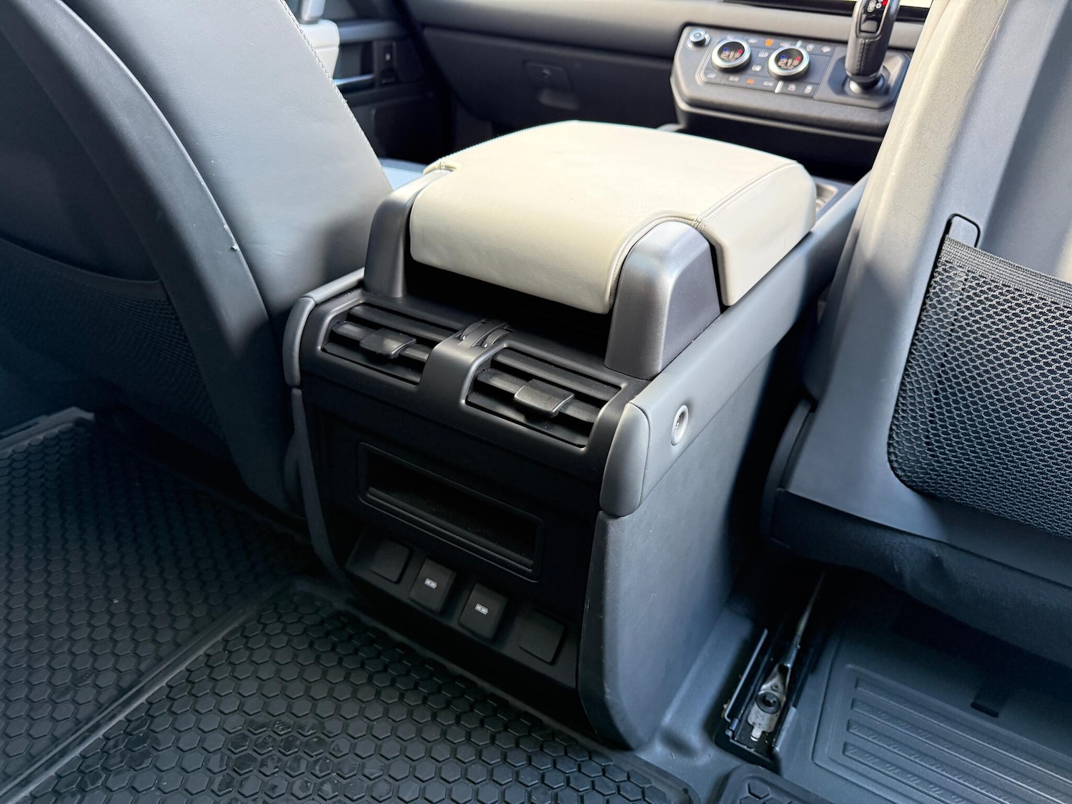 Used Land Rover Defender 2023 for sale - 77230542: Photo 34