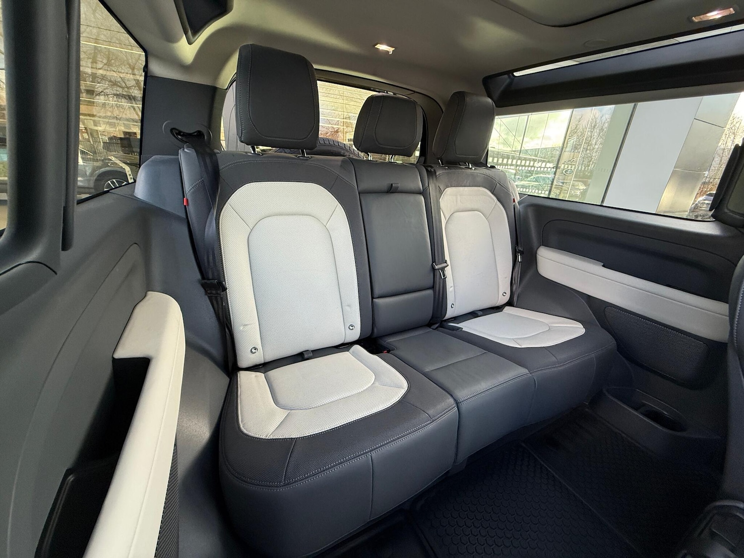 Used Land Rover Defender 2023 for sale - 77230542: Photo 40